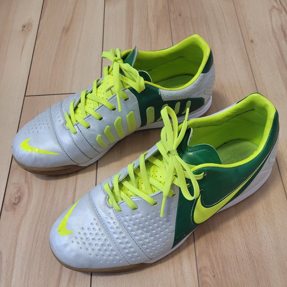Nike CTR360 Libretto IC White/ Green - Indoor Soccer Shoes - Size US 9